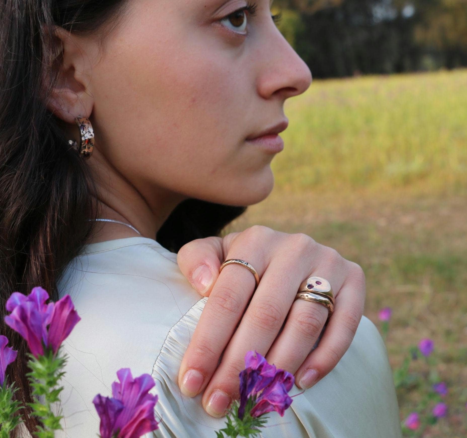 Lunaris Round signet ring with ruby