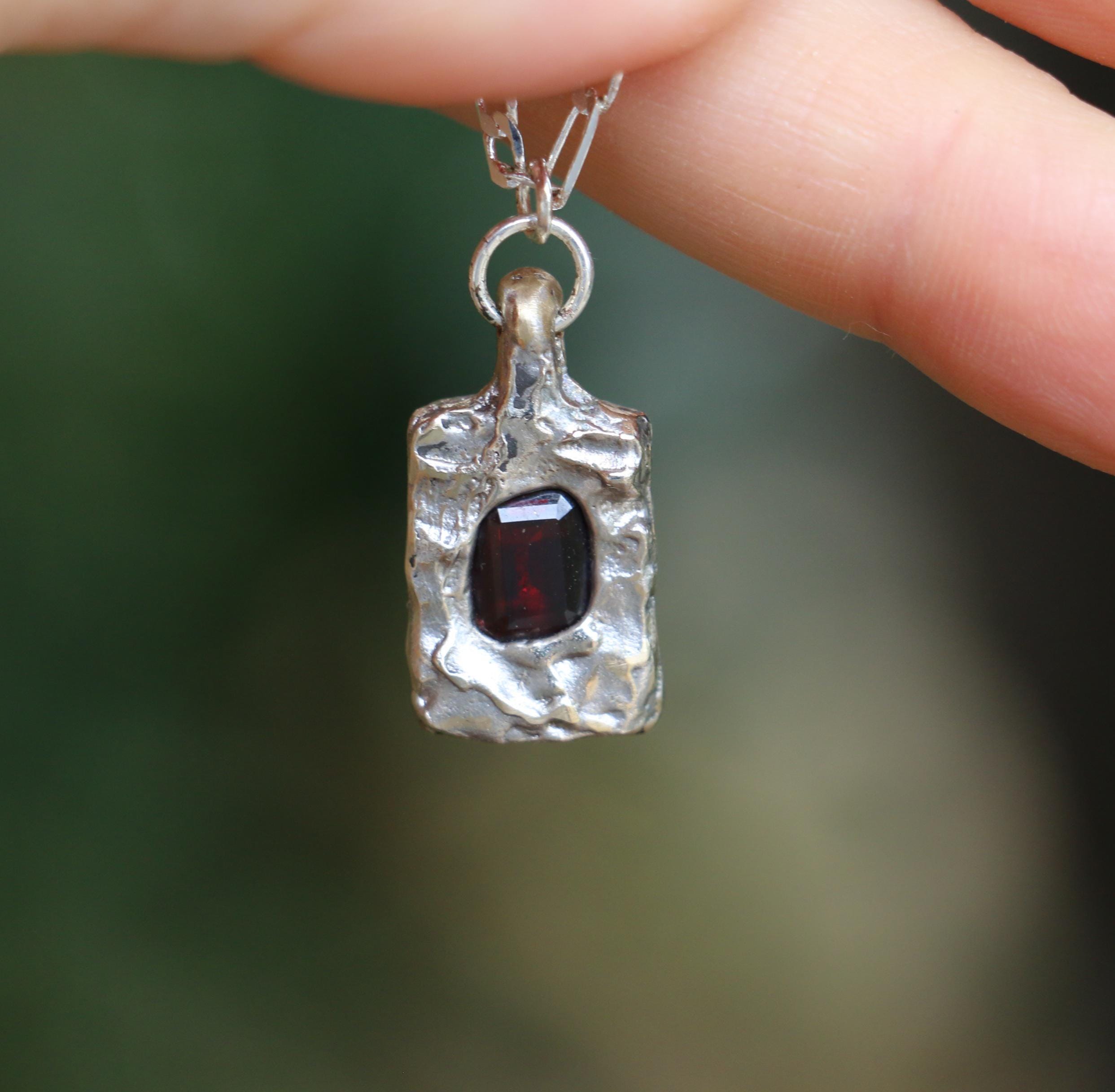 Silver garnet necklace