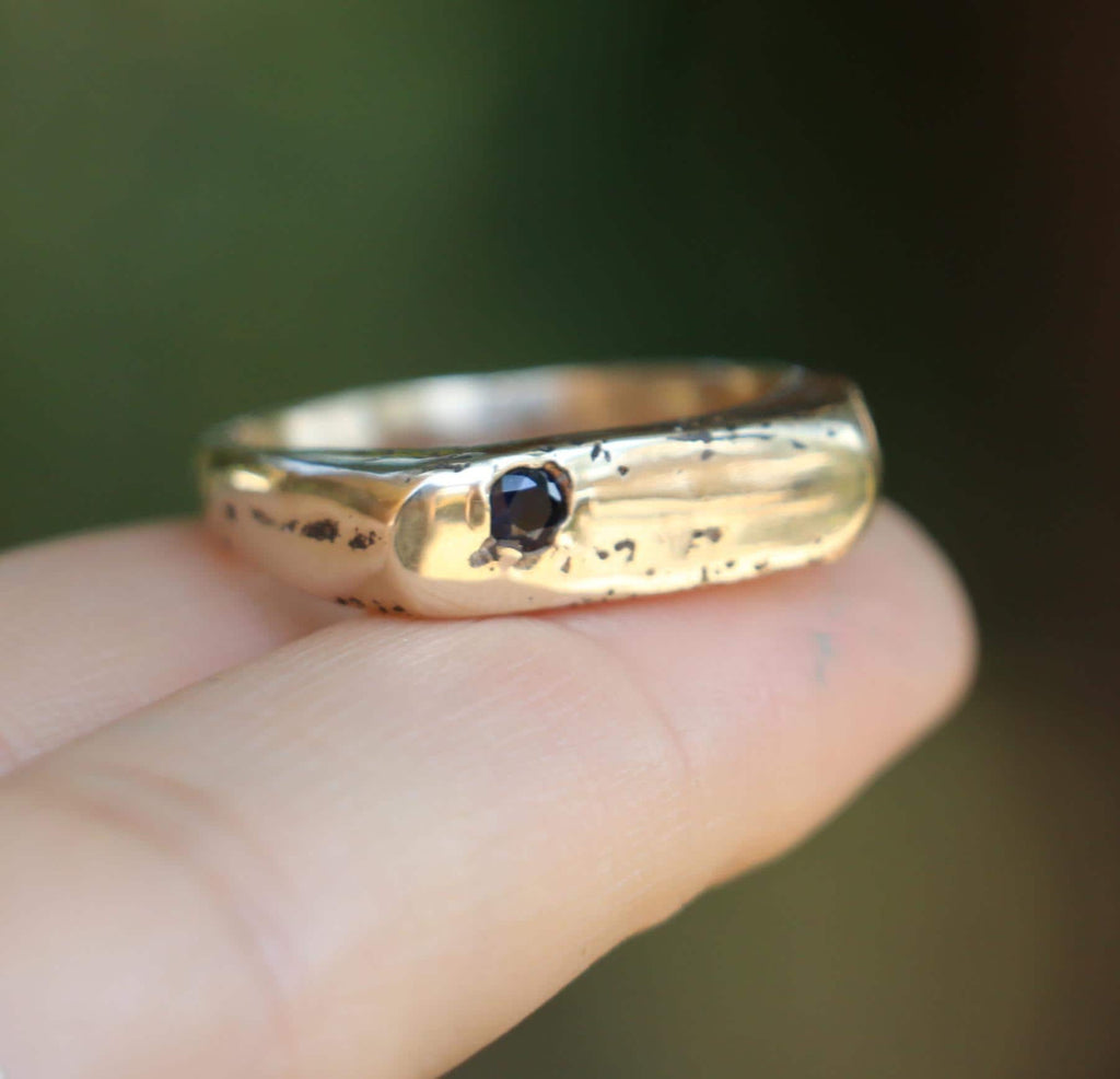9ct Gold signet ring with sapphire