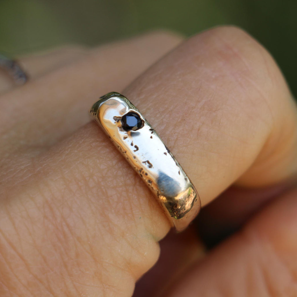 9ct Gold signet ring with sapphire