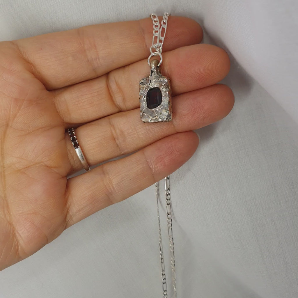 Silver garnet necklace