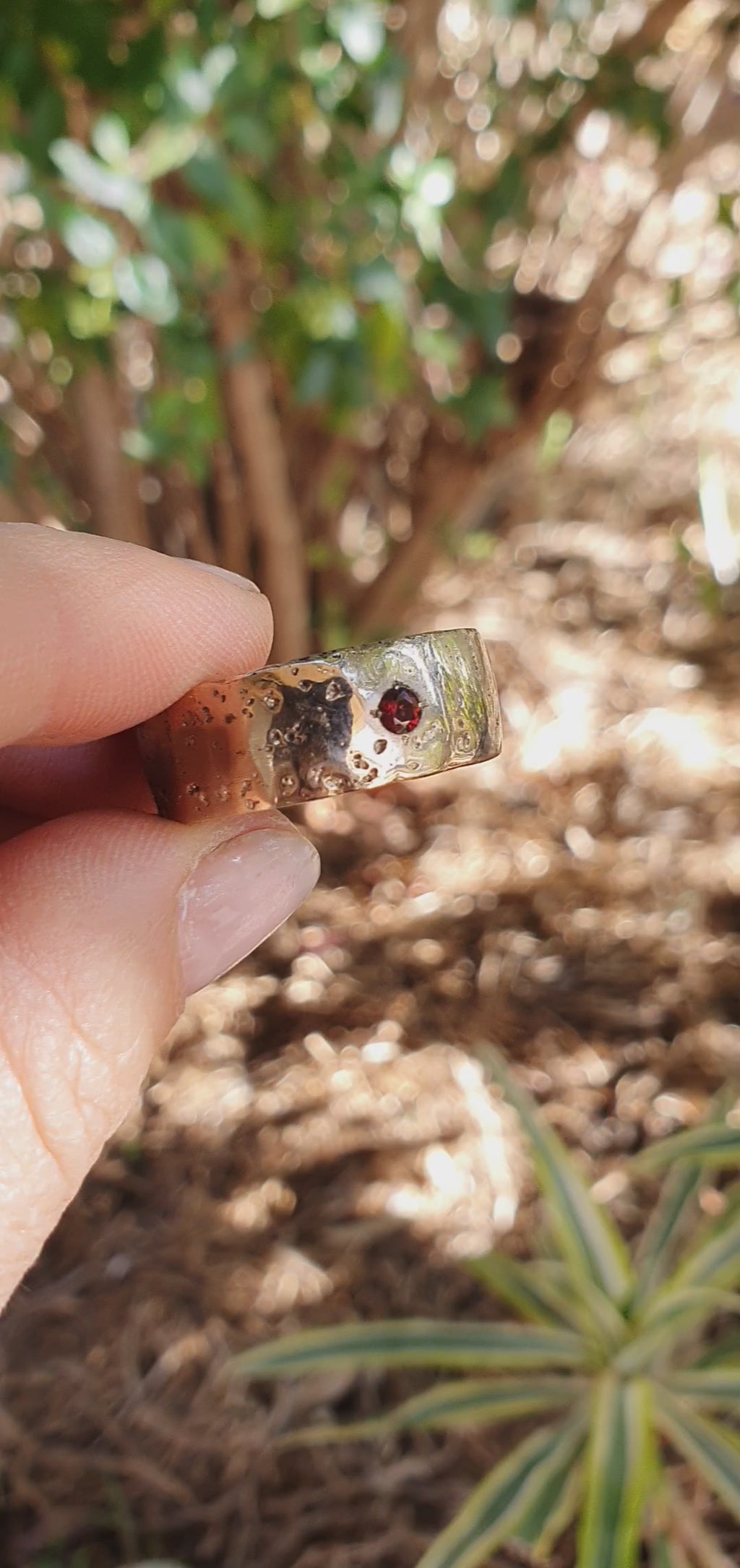 Halo ring with garnet Size 10.5 9mm band