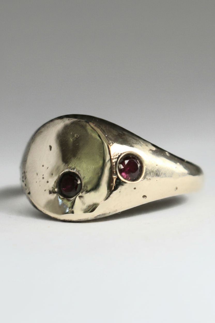 Lunaris Round organic signet ring with ruby silver, bronze or gold