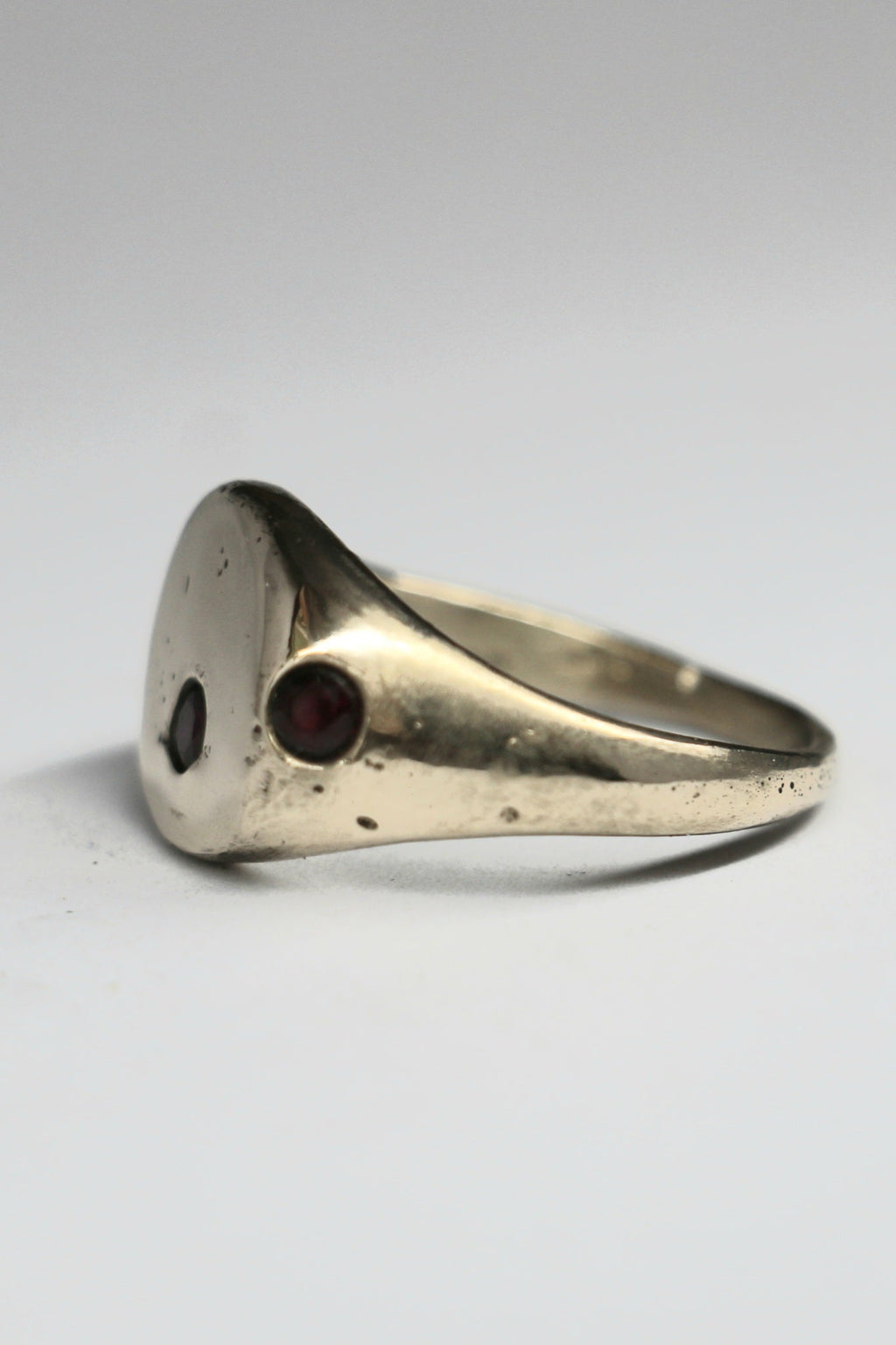 Lunaris Round organic signet ring with ruby silver, bronze or gold