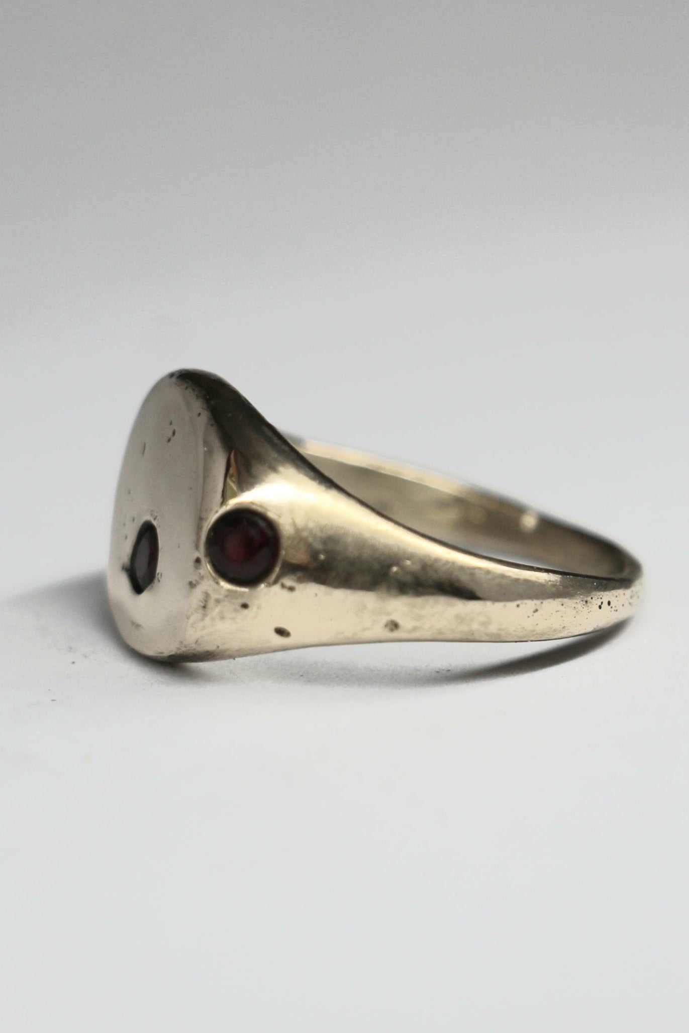 Lunaris Round organic signet ring with ruby silver, bronze or gold