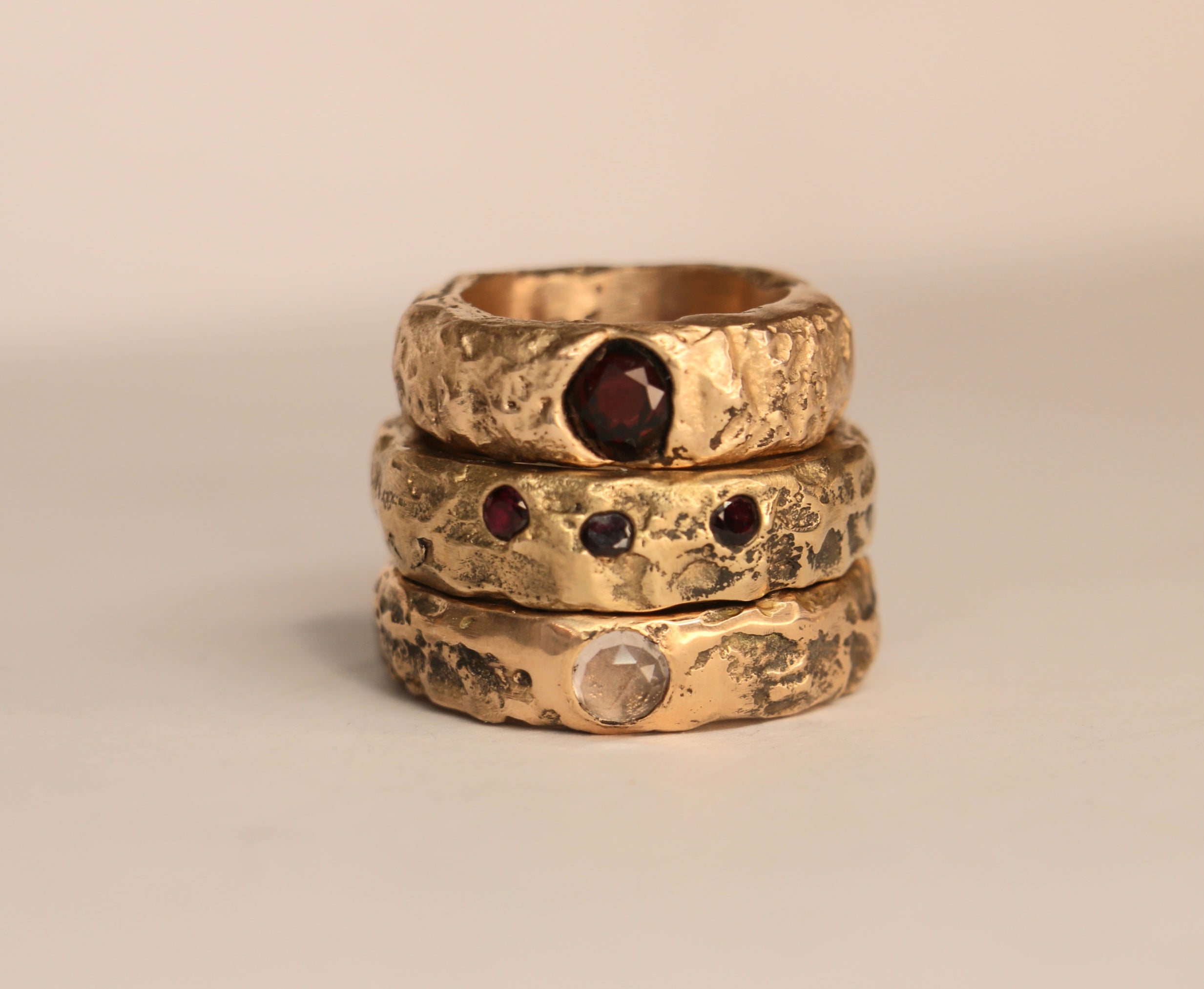 The Nomad Earth ring with gemstone