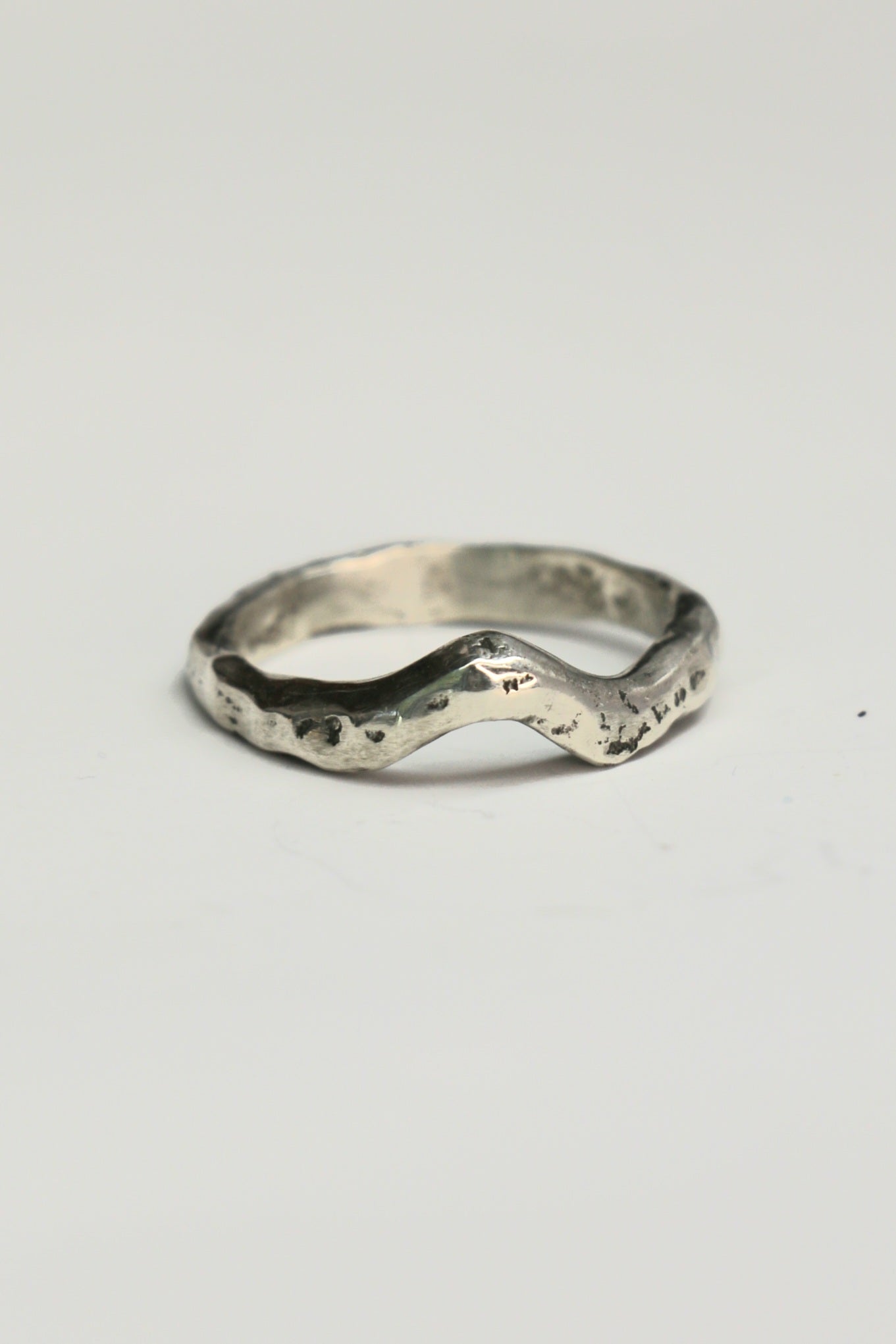 'V' contour ring organic silver or gold