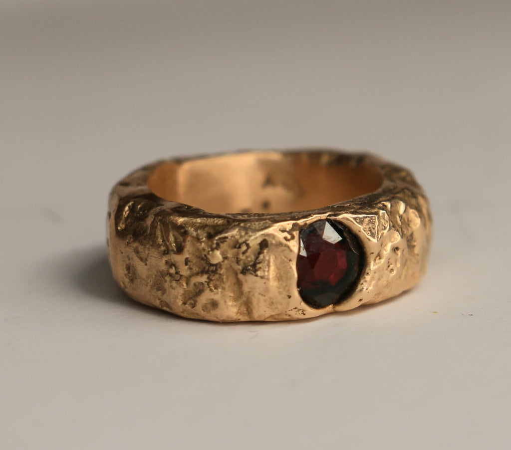 The Nomad Earth ring with gemstone