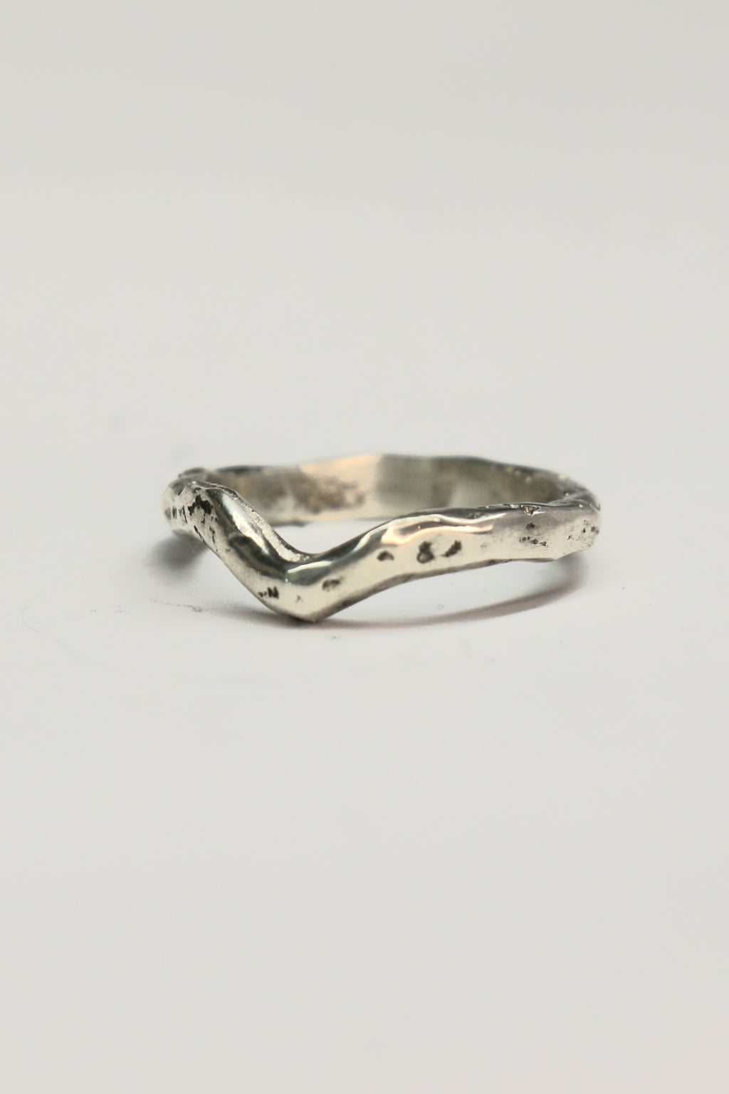 'V' contour ring organic silver or gold